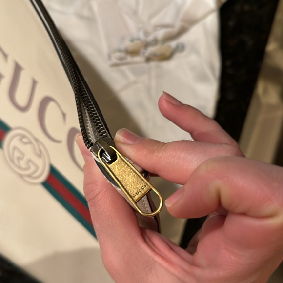 Gucci off-white clutch wristlet - Picture 9 of 9